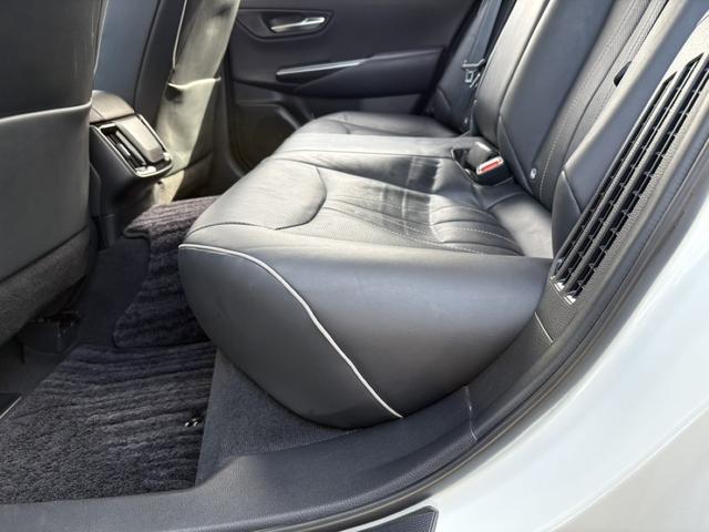 クラウンハイブリッド ＲＳアドバンス　サンルーフ　温冷機能付き黒革シート　禁煙車　デジタルインナーミラー　メーカーナビ　バックカメラ　フルセグＴＶ　レーダークルーズコントロール　ヘッドアップディスプレイ　ステアリングヒーター　ＥＴＣ（41枚目）