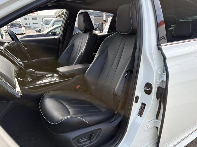 クラウンハイブリッド ＲＳアドバンス　サンルーフ　温冷機能付き黒革シート　禁煙車　デジタルインナーミラー　メーカーナビ　バックカメラ　フルセグＴＶ　レーダークルーズコントロール　ヘッドアップディスプレイ　ステアリングヒーター　ＥＴＣ（42枚目）