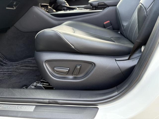 クラウンハイブリッド ＲＳアドバンス　サンルーフ　温冷機能付き黒革シート　禁煙車　デジタルインナーミラー　メーカーナビ　バックカメラ　フルセグＴＶ　レーダークルーズコントロール　ヘッドアップディスプレイ　ステアリングヒーター　ＥＴＣ（43枚目）