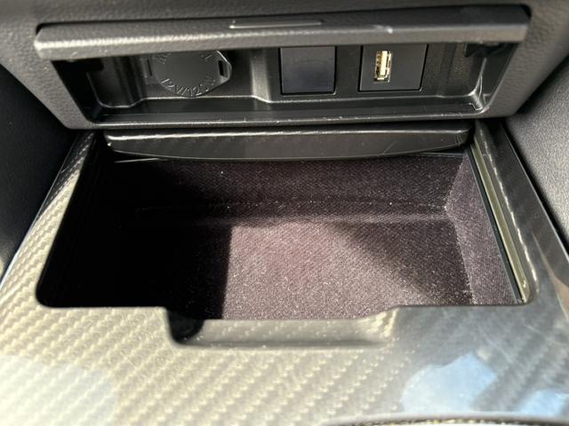 クラウンハイブリッド ＲＳアドバンス　サンルーフ　温冷機能付き黒革シート　禁煙車　デジタルインナーミラー　メーカーナビ　バックカメラ　フルセグＴＶ　レーダークルーズコントロール　ヘッドアップディスプレイ　ステアリングヒーター　ＥＴＣ（54枚目）