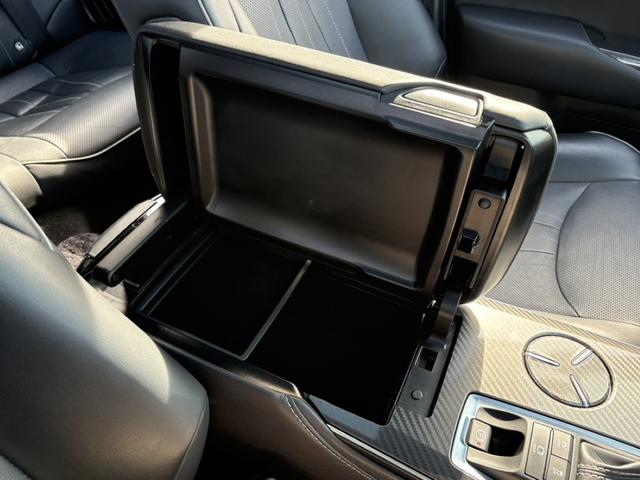 クラウンハイブリッド ＲＳアドバンス　サンルーフ　温冷機能付き黒革シート　禁煙車　デジタルインナーミラー　メーカーナビ　バックカメラ　フルセグＴＶ　レーダークルーズコントロール　ヘッドアップディスプレイ　ステアリングヒーター　ＥＴＣ（56枚目）