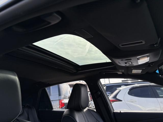 クラウンハイブリッド ＲＳアドバンス　サンルーフ　温冷機能付き黒革シート　禁煙車　デジタルインナーミラー　メーカーナビ　バックカメラ　フルセグＴＶ　レーダークルーズコントロール　ヘッドアップディスプレイ　ステアリングヒーター　ＥＴＣ（62枚目）