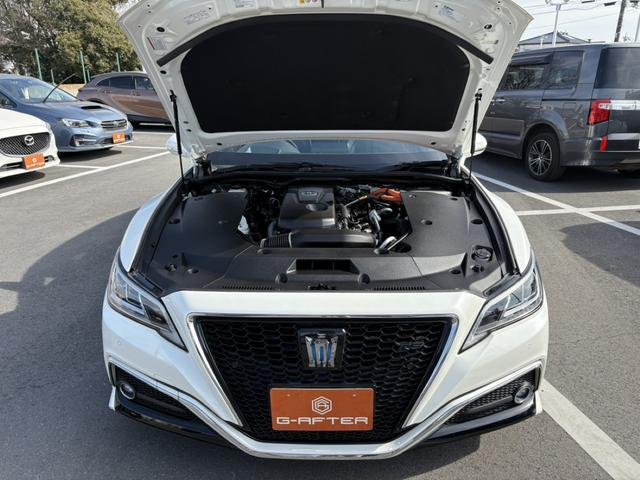クラウンハイブリッド ＲＳアドバンス　サンルーフ　温冷機能付き黒革シート　禁煙車　デジタルインナーミラー　メーカーナビ　バックカメラ　フルセグＴＶ　レーダークルーズコントロール　ヘッドアップディスプレイ　ステアリングヒーター　ＥＴＣ（65枚目）
