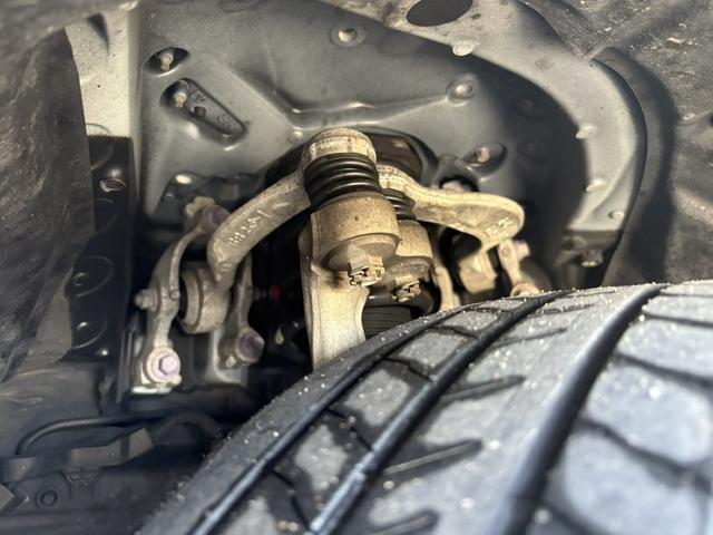 クラウンハイブリッド ＲＳアドバンス　サンルーフ　温冷機能付き黒革シート　禁煙車　デジタルインナーミラー　メーカーナビ　バックカメラ　フルセグＴＶ　レーダークルーズコントロール　ヘッドアップディスプレイ　ステアリングヒーター　ＥＴＣ（69枚目）