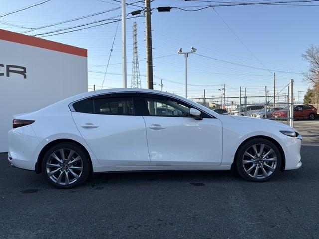 ＭＡＺＤＡ３セダン ＸＤ　Ｌパッケージ　禁煙車　全周囲カメラ　温熱機能付き黒革シート　メーカー８．８インチナビ　フルセグＴＶ　レーダークルーズコントロール　ブラインドスポットモニター　ヘッドアップディスプレイ　ステアリングヒーター　ＥＴＣ（10枚目）