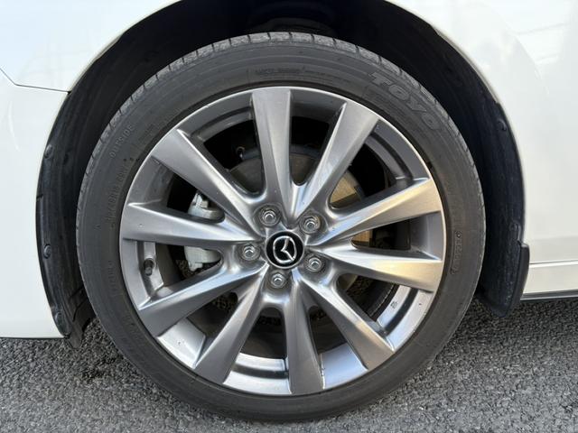 ＭＡＺＤＡ３セダン ＸＤ　Ｌパッケージ　禁煙車　全周囲カメラ　温熱機能付き黒革シート　メーカー８．８インチナビ　フルセグＴＶ　レーダークルーズコントロール　ブラインドスポットモニター　ヘッドアップディスプレイ　ステアリングヒーター　ＥＴＣ（18枚目）