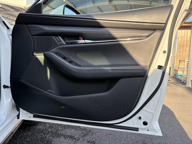ＭＡＺＤＡ３セダン ＸＤ　Ｌパッケージ　禁煙車　全周囲カメラ　温熱機能付き黒革シート　メーカー８．８インチナビ　フルセグＴＶ　レーダークルーズコントロール　ブラインドスポットモニター　ヘッドアップディスプレイ　ステアリングヒーター　ＥＴＣ（29枚目）