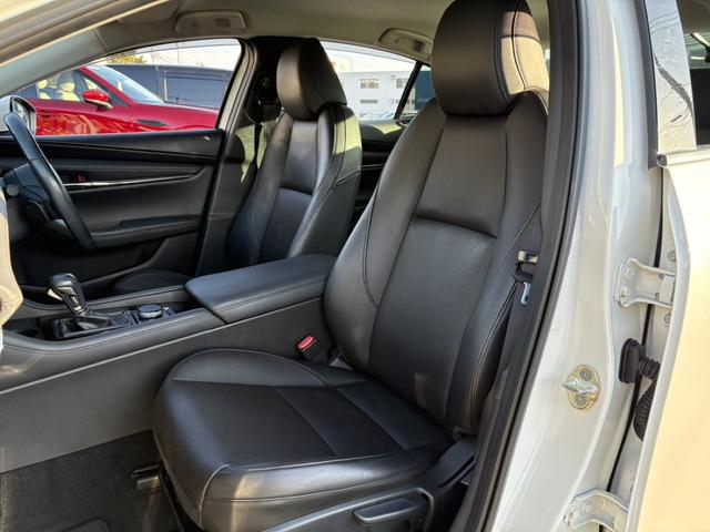 ＭＡＺＤＡ３セダン ＸＤ　Ｌパッケージ　禁煙車　全周囲カメラ　温熱機能付き黒革シート　メーカー８．８インチナビ　フルセグＴＶ　レーダークルーズコントロール　ブラインドスポットモニター　ヘッドアップディスプレイ　ステアリングヒーター　ＥＴＣ（39枚目）