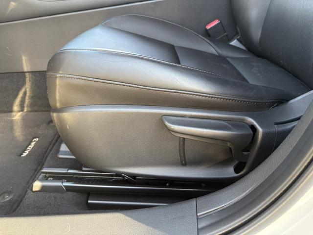 ＭＡＺＤＡ３セダン ＸＤ　Ｌパッケージ　禁煙車　全周囲カメラ　温熱機能付き黒革シート　メーカー８．８インチナビ　フルセグＴＶ　レーダークルーズコントロール　ブラインドスポットモニター　ヘッドアップディスプレイ　ステアリングヒーター　ＥＴＣ（40枚目）