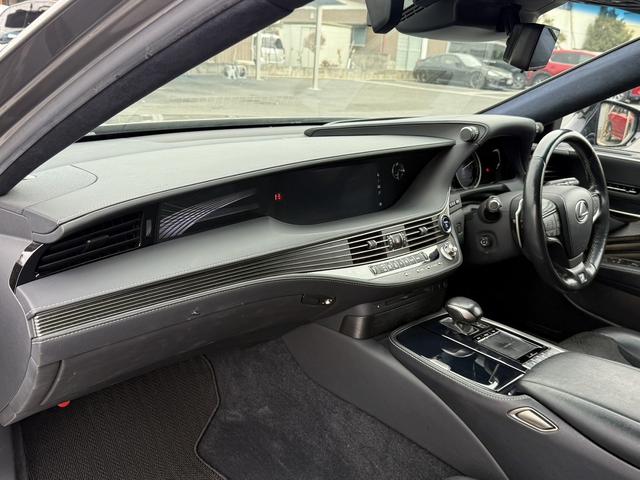 ＬＳ ＬＳ５００ｈ　Ｆスポーツ　禁煙車　サンルーフ　純正１２．３インチワイドディスプレイ　ハーフレザー　フルセグ　３６０°カメラ　プリクラッシュセーフティ　アダクティブクルーズコントロール　シートヒーター　シートエアコン　ＥＴＣ（44枚目）