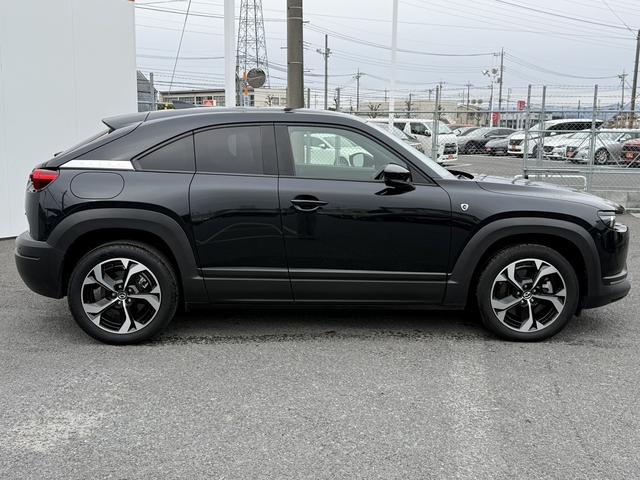 ＭＸ－３０ロータリーＥＶ モダンコンフィデンス　禁煙車　ＢＯＳＥサウンド　純正８．８インチワイドディスプレイ　フルセグ　３６０°カメラ　スマートブレーキサポート　アダクティブクルーズコントロール　シートヒーター　ブラインドスポットモニター　ＥＴＣ（9枚目）