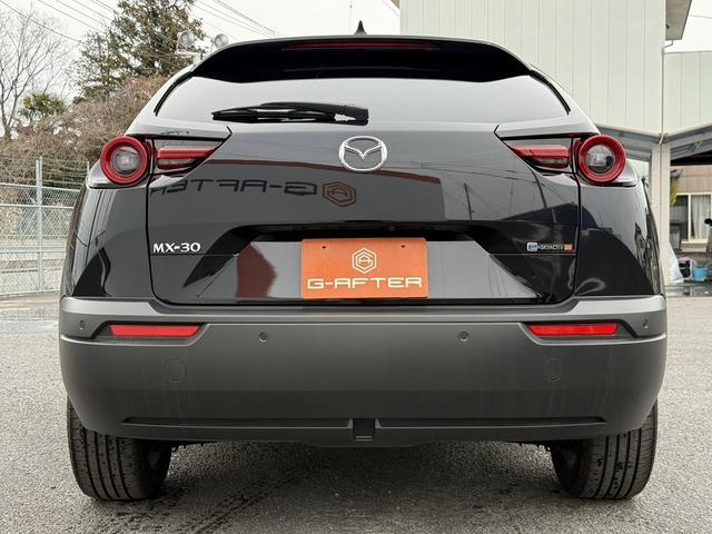 ＭＸ－３０ロータリーＥＶ モダンコンフィデンス　禁煙車　ＢＯＳＥサウンド　純正８．８インチワイドディスプレイ　フルセグ　３６０°カメラ　スマートブレーキサポート　アダクティブクルーズコントロール　シートヒーター　ブラインドスポットモニター　ＥＴＣ（10枚目）