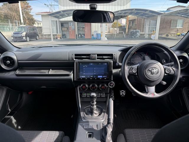 ＧＲ８６ ＳＺ　禁煙車　６ＭＴ　純正９インチナビ　バックカメラ　フルセグ　オートクルーズコントロール　純正１７インチアルミホイール　ＥＴＣ２．０　Ｂｌｕｅｔｏｏｔｈ接続　ＬＥＤヘッドライト　オートヘッドライト（17枚目）