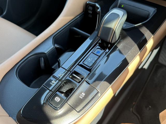 クラウンスポーツ Ｚ　禁煙車　茶革シート　１２．３インチディスプレイオーディオ　フルセグ　バック　サイドカメラ　アダクティブクルーズコントロール　メモリー付パワーシート　シートヒーター　ベンチレーション　ＡＣ１００Ｖ（60枚目）