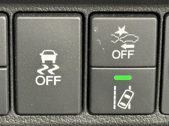 シャトル ハイブリッド　ホンダセンシング　禁煙車　アダクティブクルーズコントロール　衝突軽減ブレーキ　レーンアシスト　ＵＳＢ端子　クリアランスソナー　ビルトインＥＴＣ　ＬＥＤヘッドライト　スマートキー　キーレスエントリー（4枚目）