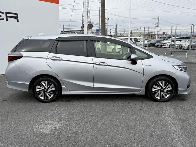 シャトル ハイブリッド　ホンダセンシング　禁煙車　アダクティブクルーズコントロール　衝突軽減ブレーキ　レーンアシスト　ＵＳＢ端子　クリアランスソナー　ビルトインＥＴＣ　ＬＥＤヘッドライト　スマートキー　キーレスエントリー（10枚目）