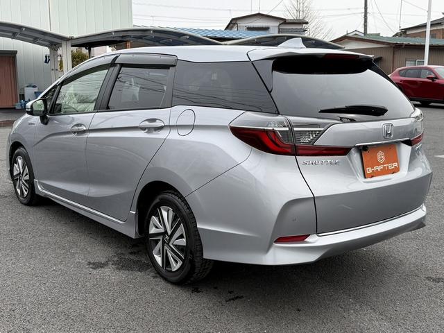 シャトル ハイブリッド　ホンダセンシング　禁煙車　アダクティブクルーズコントロール　衝突軽減ブレーキ　レーンアシスト　ＵＳＢ端子　クリアランスソナー　ビルトインＥＴＣ　ＬＥＤヘッドライト　スマートキー　キーレスエントリー（13枚目）