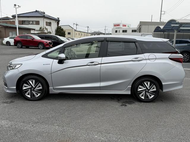 シャトル ハイブリッド　ホンダセンシング　禁煙車　アダクティブクルーズコントロール　衝突軽減ブレーキ　レーンアシスト　ＵＳＢ端子　クリアランスソナー　ビルトインＥＴＣ　ＬＥＤヘッドライト　スマートキー　キーレスエントリー（14枚目）