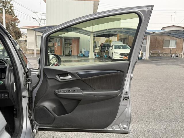 シャトル ハイブリッド　ホンダセンシング　禁煙車　アダクティブクルーズコントロール　衝突軽減ブレーキ　レーンアシスト　ＵＳＢ端子　クリアランスソナー　ビルトインＥＴＣ　ＬＥＤヘッドライト　スマートキー　キーレスエントリー（31枚目）