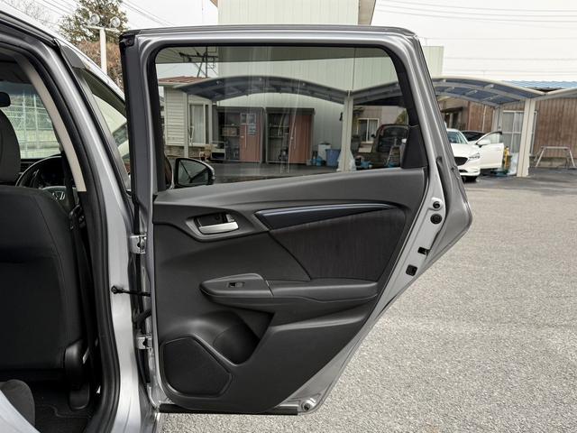 シャトル ハイブリッド　ホンダセンシング　禁煙車　アダクティブクルーズコントロール　衝突軽減ブレーキ　レーンアシスト　ＵＳＢ端子　クリアランスソナー　ビルトインＥＴＣ　ＬＥＤヘッドライト　スマートキー　キーレスエントリー（32枚目）