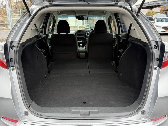 シャトル ハイブリッド　ホンダセンシング　禁煙車　アダクティブクルーズコントロール　衝突軽減ブレーキ　レーンアシスト　ＵＳＢ端子　クリアランスソナー　ビルトインＥＴＣ　ＬＥＤヘッドライト　スマートキー　キーレスエントリー（35枚目）