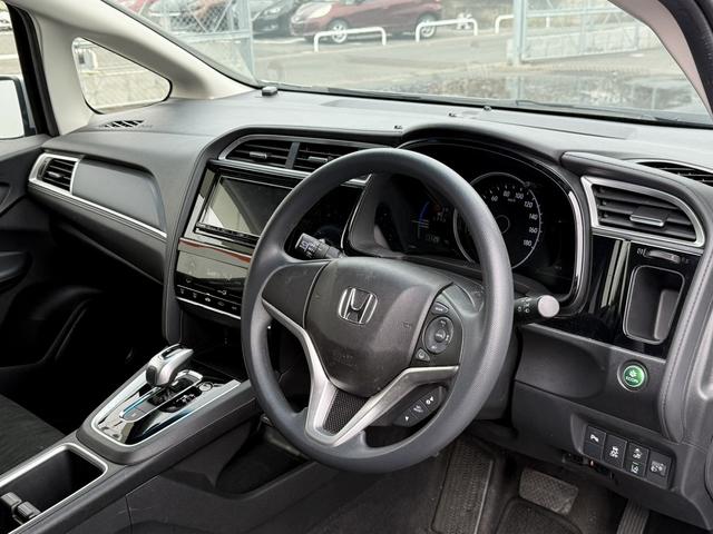 シャトル ハイブリッド　ホンダセンシング　禁煙車　アダクティブクルーズコントロール　衝突軽減ブレーキ　レーンアシスト　ＵＳＢ端子　クリアランスソナー　ビルトインＥＴＣ　ＬＥＤヘッドライト　スマートキー　キーレスエントリー（38枚目）