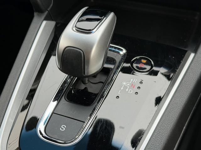 シャトル ハイブリッド　ホンダセンシング　禁煙車　アダクティブクルーズコントロール　衝突軽減ブレーキ　レーンアシスト　ＵＳＢ端子　クリアランスソナー　ビルトインＥＴＣ　ＬＥＤヘッドライト　スマートキー　キーレスエントリー（53枚目）
