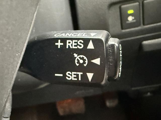 アルファード ２４０Ｓ　タイプゴールド　禁煙車　純正ナビ　バックカメラ　フルセグ　両側電動スライドドア　後席モニター　オートクルーズコントロール　ハーフレザー　純正１８インチアルミホイール　ビルトインＥＴＣ　パークアシスト　ＬＥＤ（6枚目）