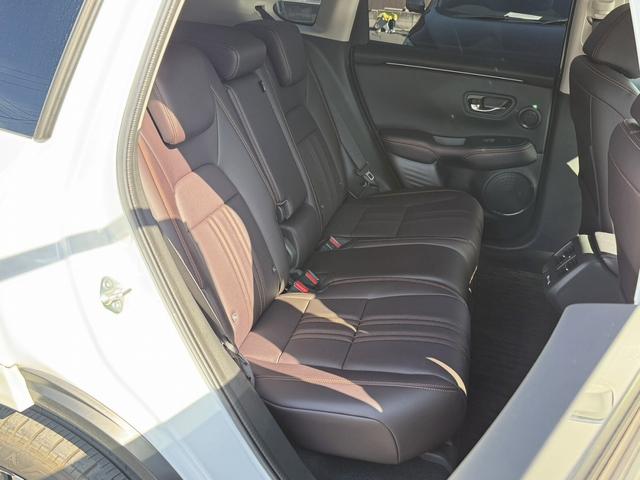 ＺＲ－Ｖ ｅ：ＨＥＶ　Ｚ　禁煙車　ホンダコネクト９型ディスプレイ　ＢＯＳＥプレミアムサウンド　マルチビューカメラシステム　本革シート　シートヒーター　ドライビングポジションシステム　パワーシート　ハンズフリーパワーバックドア（16枚目）