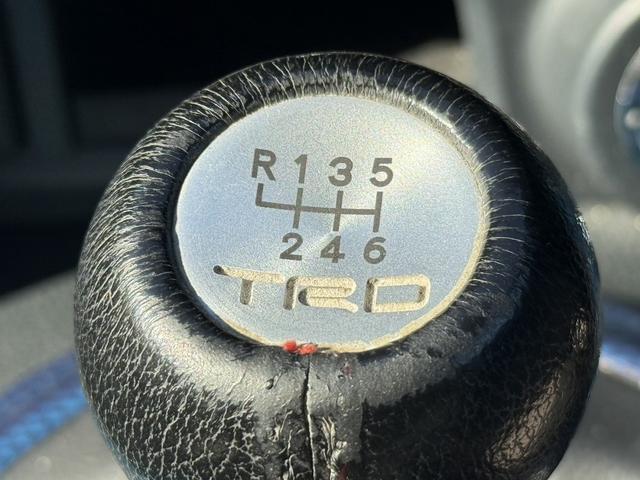 ８６ ＧＴリミテッド　禁煙車　６速ＭＴ　純正ナビ　クルーズコントロール　ハーフレザーシート　シートヒーター　バックカメラ　ＨＫＳマフラー　社外エアクリーナー　アイドリングストップ　ＥＴＣ　フルセグ　ステアリングリモコン（3枚目）