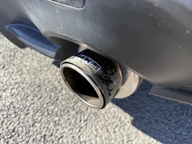 ８６ ＧＴリミテッド　禁煙車　６速ＭＴ　純正ナビ　クルーズコントロール　ハーフレザーシート　シートヒーター　バックカメラ　ＨＫＳマフラー　社外エアクリーナー　アイドリングストップ　ＥＴＣ　フルセグ　ステアリングリモコン（7枚目）