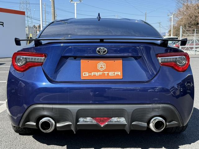 ８６ ＧＴリミテッド　禁煙車　６速ＭＴ　純正ナビ　クルーズコントロール　ハーフレザーシート　シートヒーター　バックカメラ　ＨＫＳマフラー　社外エアクリーナー　アイドリングストップ　ＥＴＣ　フルセグ　ステアリングリモコン（10枚目）