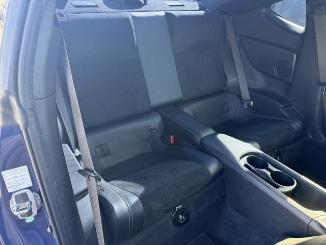 ８６ ＧＴリミテッド　禁煙車　６速ＭＴ　純正ナビ　クルーズコントロール　ハーフレザーシート　シートヒーター　バックカメラ　ＨＫＳマフラー　社外エアクリーナー　アイドリングストップ　ＥＴＣ　フルセグ　ステアリングリモコン（16枚目）