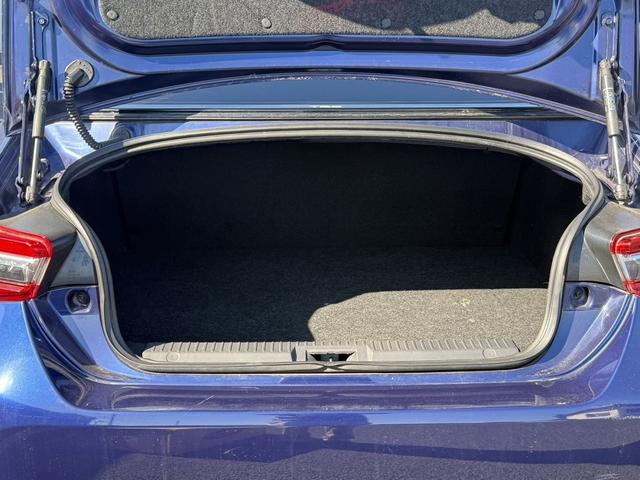 ８６ ＧＴリミテッド　禁煙車　６速ＭＴ　純正ナビ　クルーズコントロール　ハーフレザーシート　シートヒーター　バックカメラ　ＨＫＳマフラー　社外エアクリーナー　アイドリングストップ　ＥＴＣ　フルセグ　ステアリングリモコン（17枚目）