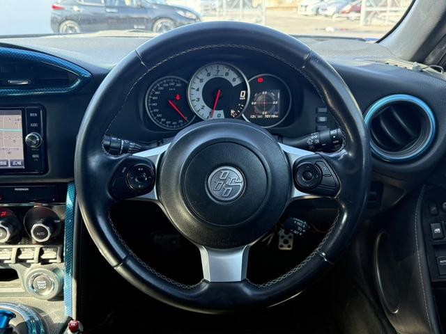 ８６ ＧＴリミテッド　禁煙車　６速ＭＴ　純正ナビ　クルーズコントロール　ハーフレザーシート　シートヒーター　バックカメラ　ＨＫＳマフラー　社外エアクリーナー　アイドリングストップ　ＥＴＣ　フルセグ　ステアリングリモコン（19枚目）