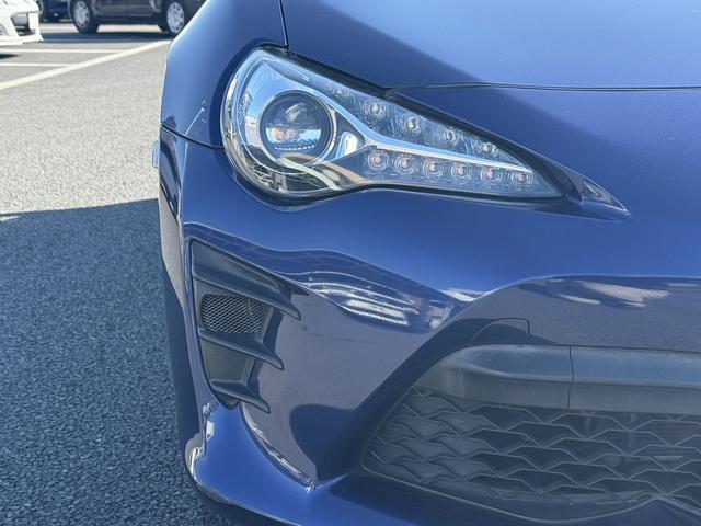 ８６ ＧＴリミテッド　禁煙車　６速ＭＴ　純正ナビ　クルーズコントロール　ハーフレザーシート　シートヒーター　バックカメラ　ＨＫＳマフラー　社外エアクリーナー　アイドリングストップ　ＥＴＣ　フルセグ　ステアリングリモコン（25枚目）