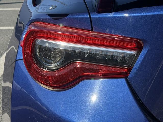 ８６ ＧＴリミテッド　禁煙車　６速ＭＴ　純正ナビ　クルーズコントロール　ハーフレザーシート　シートヒーター　バックカメラ　ＨＫＳマフラー　社外エアクリーナー　アイドリングストップ　ＥＴＣ　フルセグ　ステアリングリモコン（28枚目）