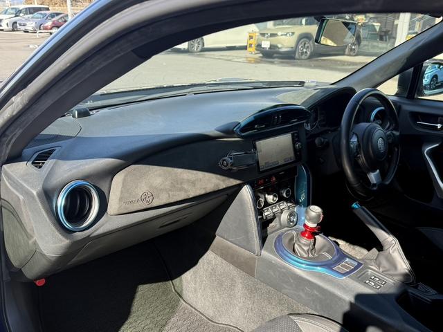 ８６ ＧＴリミテッド　禁煙車　６速ＭＴ　純正ナビ　クルーズコントロール　ハーフレザーシート　シートヒーター　バックカメラ　ＨＫＳマフラー　社外エアクリーナー　アイドリングストップ　ＥＴＣ　フルセグ　ステアリングリモコン（41枚目）
