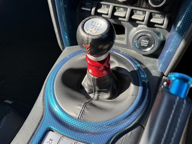 ８６ ＧＴリミテッド　禁煙車　６速ＭＴ　純正ナビ　クルーズコントロール　ハーフレザーシート　シートヒーター　バックカメラ　ＨＫＳマフラー　社外エアクリーナー　アイドリングストップ　ＥＴＣ　フルセグ　ステアリングリモコン（56枚目）