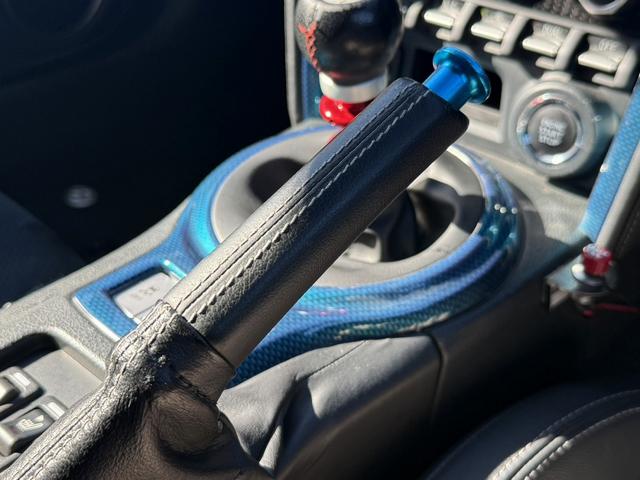 ８６ ＧＴリミテッド　禁煙車　６速ＭＴ　純正ナビ　クルーズコントロール　ハーフレザーシート　シートヒーター　バックカメラ　ＨＫＳマフラー　社外エアクリーナー　アイドリングストップ　ＥＴＣ　フルセグ　ステアリングリモコン（59枚目）