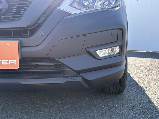 エクストレイル ２０Ｓ　ハイブリッド　禁煙車　純正ナビ　フルセグ　衝突軽減ブレーキ　レーンキープ　ＬＥＤヘッドライト　４ＷＤ　クリアランスソナー　ＣＤ再生可　フロントフォグランプ　社外１７インチアルミホイール　スマートキー　電動格納ミラー（17枚目）