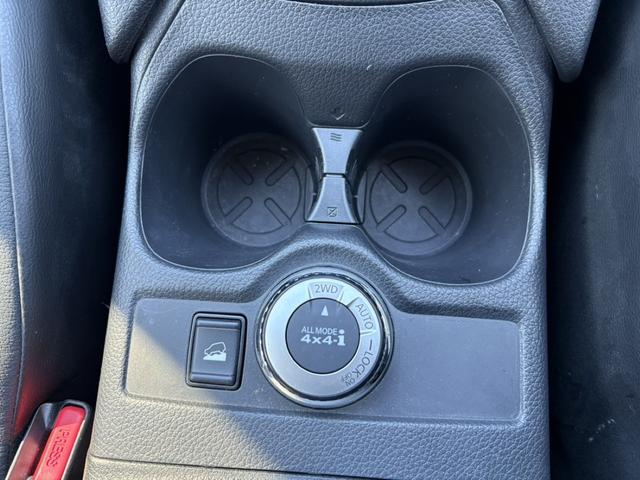 エクストレイル ２０Ｓ　ハイブリッド　禁煙車　純正ナビ　フルセグ　衝突軽減ブレーキ　レーンキープ　ＬＥＤヘッドライト　４ＷＤ　クリアランスソナー　ＣＤ再生可　フロントフォグランプ　社外１７インチアルミホイール　スマートキー　電動格納ミラー（58枚目）