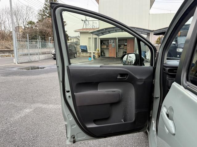 シエンタ ハイブリッドＧ　禁煙車　純正８インチナビ　バックカメラ　両側電動スライドドア　ブラインドスポットモニター　ビルドインＥＴＣ　アダプティブクルーズコントロール　衝突軽減ブレーキ　レーンキープ　リアトラフィックアラート（41枚目）