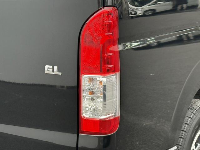 ハイエースワゴン ＧＬ　禁煙車　モデリスタエアロ　ＡＬＰＩＮＥフリップダウンモニター　バックカメラ　ナビ　フルセグ　ＤＶＤプレイヤー　Ｂｌｕｅｔｏｏｔｈ　ビルトインＥＴＣ　ＡＣ１００Ｖ電源　純正１５インチアルミホイール（13枚目）