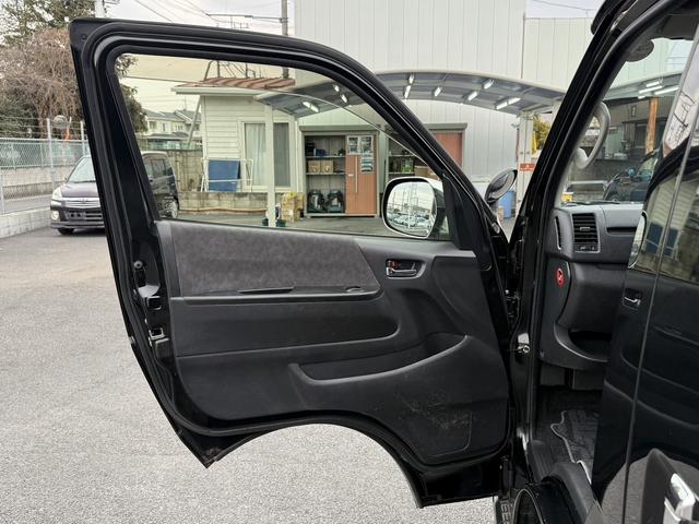 ハイエースワゴン ＧＬ　禁煙車　モデリスタエアロ　ＡＬＰＩＮＥフリップダウンモニター　バックカメラ　ナビ　フルセグ　ＤＶＤプレイヤー　Ｂｌｕｅｔｏｏｔｈ　ビルトインＥＴＣ　ＡＣ１００Ｖ電源　純正１５インチアルミホイール（38枚目）