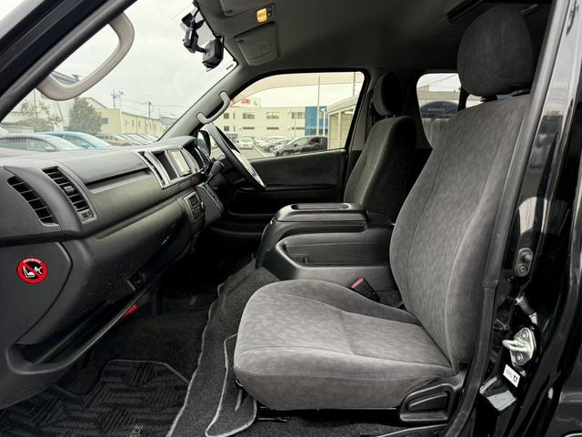 ハイエースワゴン ＧＬ　禁煙車　モデリスタエアロ　ＡＬＰＩＮＥフリップダウンモニター　バックカメラ　ナビ　フルセグ　ＤＶＤプレイヤー　Ｂｌｕｅｔｏｏｔｈ　ビルトインＥＴＣ　ＡＣ１００Ｖ電源　純正１５インチアルミホイール（41枚目）