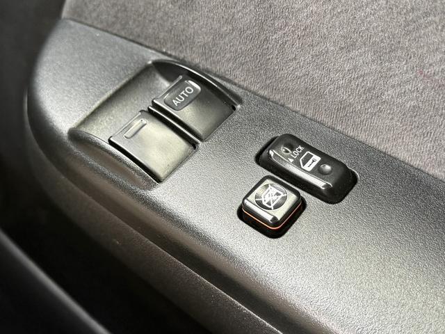 ハイエースワゴン ＧＬ　禁煙車　モデリスタエアロ　ＡＬＰＩＮＥフリップダウンモニター　バックカメラ　ナビ　フルセグ　ＤＶＤプレイヤー　Ｂｌｕｅｔｏｏｔｈ　ビルトインＥＴＣ　ＡＣ１００Ｖ電源　純正１５インチアルミホイール（48枚目）