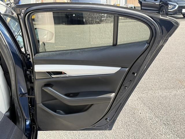 ＭＡＺＤＡ３セダン Ｘ　Ｌパッケージ　禁煙車　白革シート　純正１０．２５インチディスプレイ　３６０度セーフティパッケージ　フルセグ　シート・ステアリングヒーター　メモリ付パワーシート　アダプティブクルーズコントロール　クリアランスソナー（29枚目）