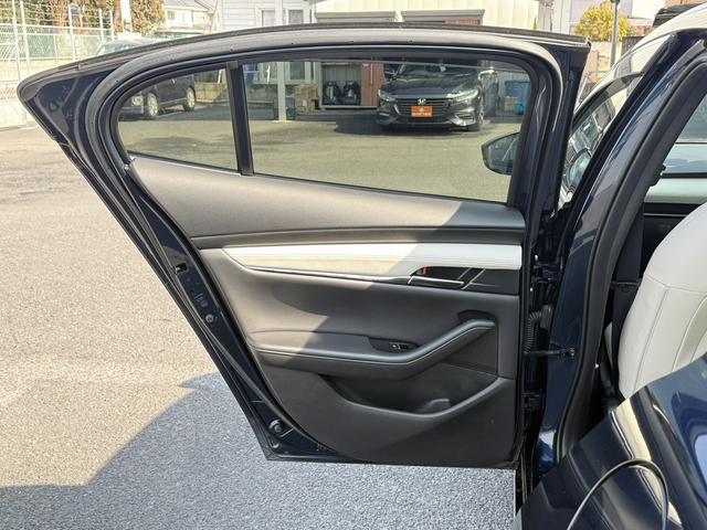 ＭＡＺＤＡ３セダン Ｘ　Ｌパッケージ　禁煙車　白革シート　純正１０．２５インチディスプレイ　３６０度セーフティパッケージ　フルセグ　シート・ステアリングヒーター　メモリ付パワーシート　アダプティブクルーズコントロール　クリアランスソナー（32枚目）