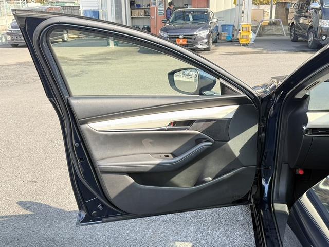 ＭＡＺＤＡ３セダン Ｘ　Ｌパッケージ　禁煙車　白革シート　純正１０．２５インチディスプレイ　３６０度セーフティパッケージ　フルセグ　シート・ステアリングヒーター　メモリ付パワーシート　アダプティブクルーズコントロール　クリアランスソナー（33枚目）